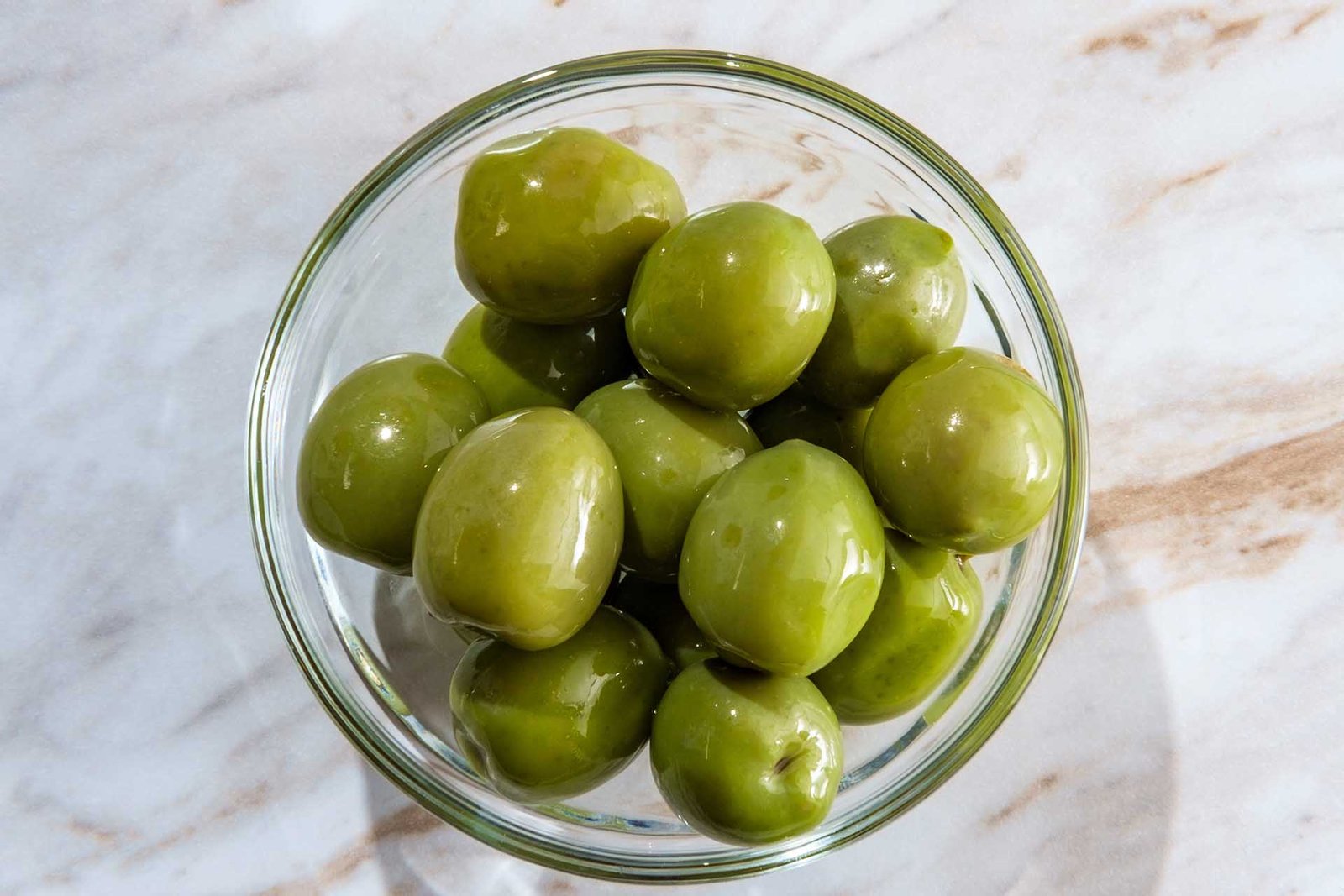 04_22_Martini_Olive_Castelvetranos_credit_GettyImages-1264701732_1920x1280.jpg